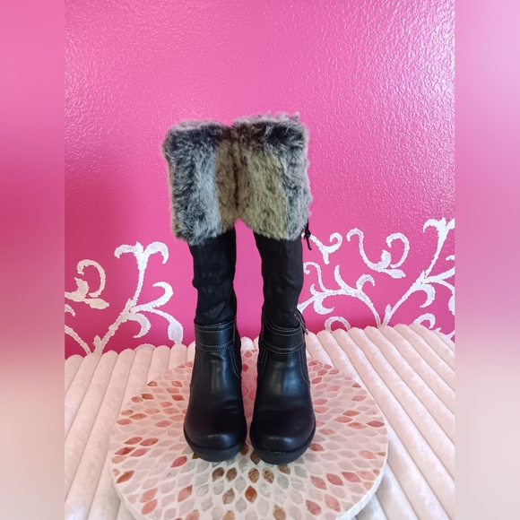 Women's Black Faux Fur Boots - Picture 2 of 6